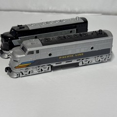 Pair Of Pull Back Plastic Diecast Train Diesel Engines Toys 6.5 Inch Length