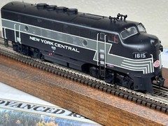 NEW YORK CENTRAL NYC EMD F3A LOCO – DC / DCC Ready ” GRAY STRIPE ” HO Scale NEW