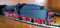 Roco 04115A HO gauge DR BR 17 in black & red livery