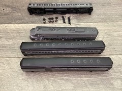 Life-Like HO Scale E8 Diesel Locomotive New York Central #4070, 305, 810