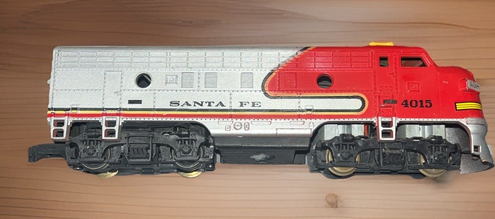 Vintage Tyco HO Scale Santa Fe #4015 Diesel Locomotive F9 Engine Red Warbonnet