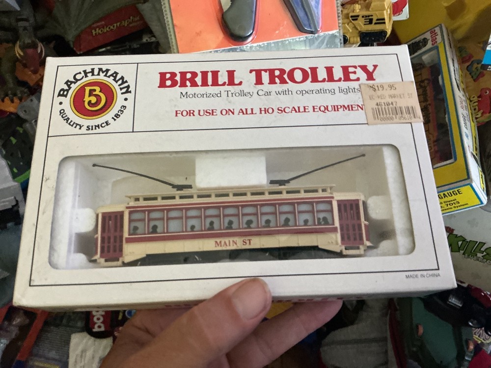 Bachmann HO Scale Brill Trolley Main Street Motorized Streetcar w/ Lights 61047