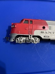 HO Scale Bachmann Santa Fe Warbonnet F Series Locomotive #307 DC