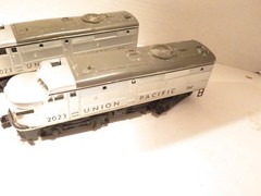 LIONEL POST-WAR 2023 SILVER UNION PACIFIC AA DARK GREY ROOF DIESELS EXC. – S11