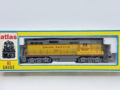 HO Atlas Kato 8216 Union Pacific GP7 Powered Diesel Locomotive #703