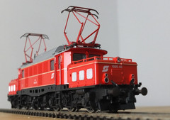 Roco 04169 B HO gauge ÖBB 1020 “Krokodil” electric loco in red livery
