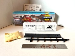 Athearn 57′ Reefer Burlington Northern-White #19661 Western Fruit Express DG614