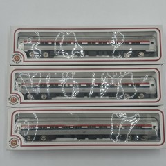 Bachmann EMD F40PH Amtrak Diesel & 3 x 85′ Lighted Fleet Coach Passenger cars