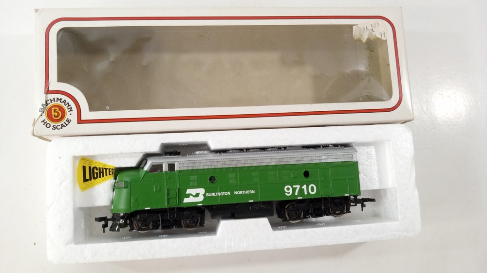 BACHMANN F9 DIESEL BURLINGTON NORTHERN HO SCALE Lighted Works