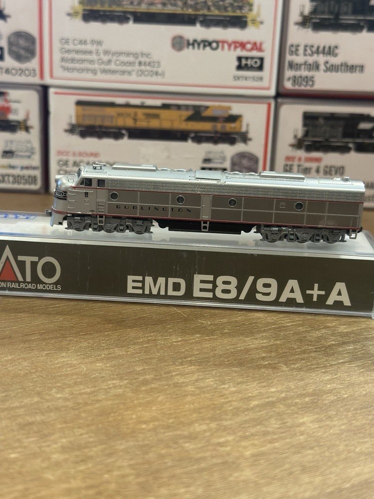Kato #106-2101 E8/9 A+A CB&Q Locomotive Burlington N Scale 9985A Lightly Used