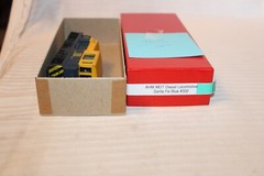 HO Scale AHM, MDT Diesel Switcher, Santa Fe, Blue, #332 EUC