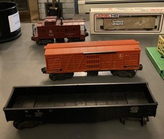 LIONEL Engine 561, 3656 Cattle Car, Corral loading Station, Gondola, Frisco lot