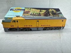Athearn PA-1 DUMMY Union Pacific #605 Diesel Locomotive Engine For Train Set