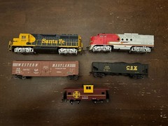 Bachmann HO Scale DCC Santa Fe Digital Commander Train Set Locomotives & Cars