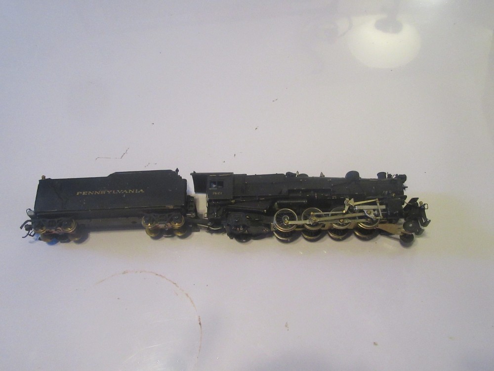 HO Scale Bowser Pennsylvania 2-8-2 Mikado Locomotive & Tender. DCC and sound