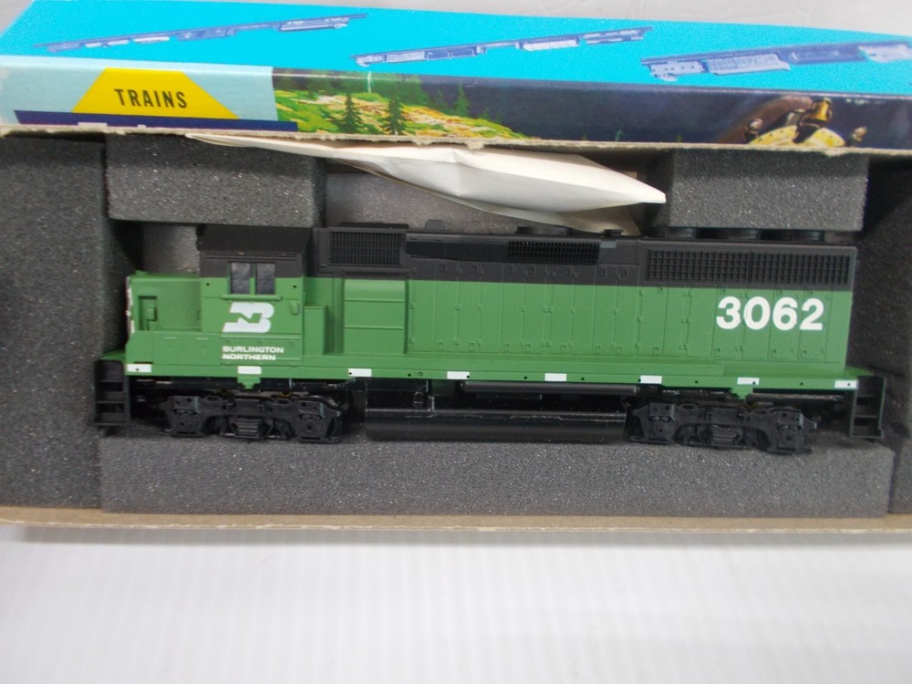 ATHEARN # 4722 ~ BURLINGTON NORTHERN GP-40-2 DUMMY LOCOMOTIVE # 3062~ HO SCALE