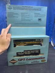 LIFE LIKE PROTO #23006 MAINE CENTRAL GP-7 PHASE II ENG #569 DYNAMIC BRAKES NOS.