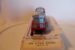 HO Scale Bachmann, GE U-36B Diesel Locomotive Santa Fe, Red War Bonnet #350