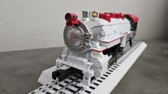 Lionel Christmas WW #1223 LC/BT 0-8-0 Steam Engine w/ Remote & 4 Pieces Of Track