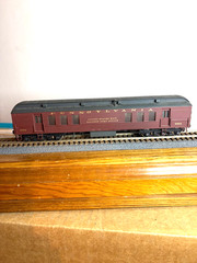 BRASS UNKNOWN P.R.R. 60′ R.P.O. Car #8569 w/Kadees & C.V. 6 Wheel Trucks 1:87