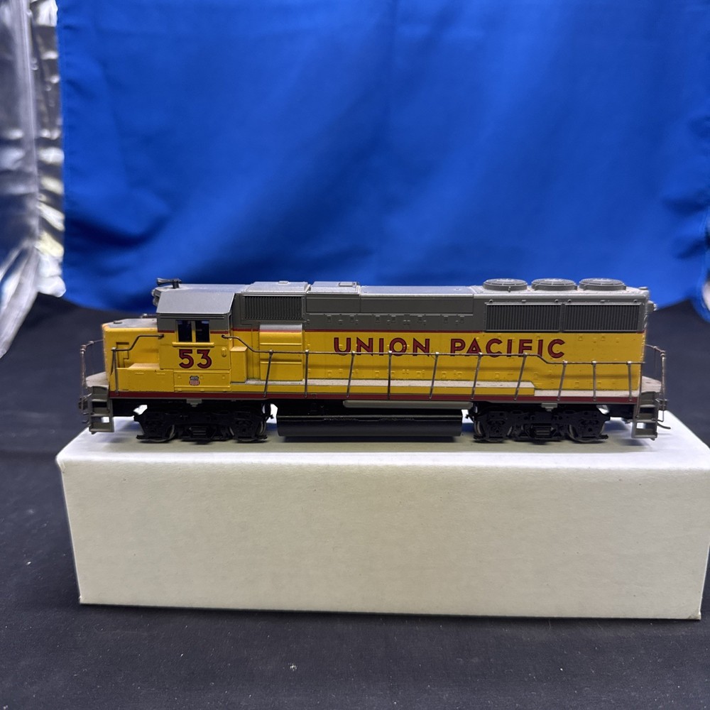 HO SCALE ATHEARN POWERED EMD GP50 UNION PACIFIC #53 NO BOX Runs