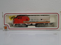 Vintage Bachmann Santa Fe EMD F9 Diesel HO Scale Train Locomotive With Box
