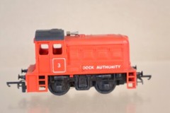 TRIANG HORNBY R253 BR RED 0-4-0 DOCK AUTHORITY DIESEL SHUNTER LOCOMOTIVE 3 om