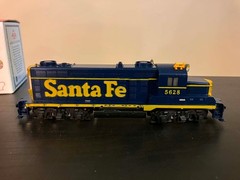 TYCO HO Santa Fe GP20 #5628 Diesel Loco w/ Box, Handrails Bag & Paper. Tested