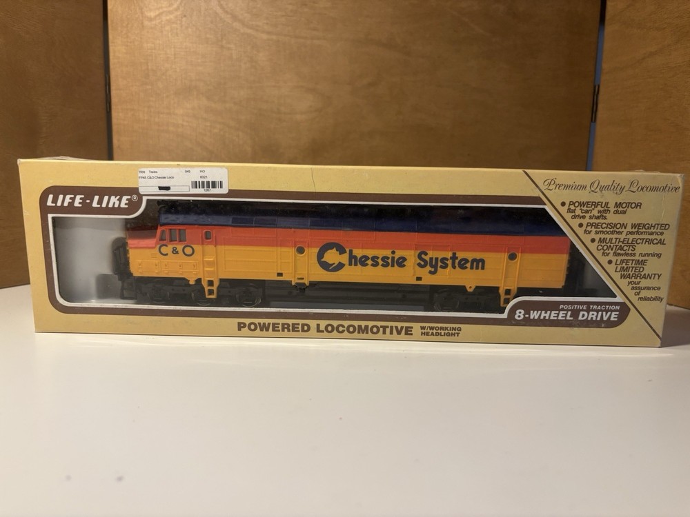 Life-Like HO FP45 Diesel Locomotive Chessie System C&O Powered #8321 NIB