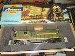 Custom Painted HO Scale Athearn Central Vermont GP9 Engine