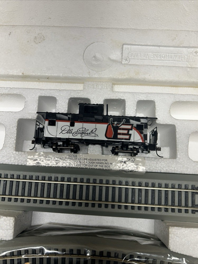 Hawthorne Village Dale Earnhardt HO Scale Legacy Caboose w/ Tracks