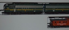 Marklin 88321 F7 Diesel Locomotive ABA Set w/ Caboose Pennsylvania PRR – Z Scale