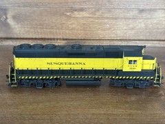 Atlas Master HO Susquehanna GP40 Locomotive Road #3040 Runs Well