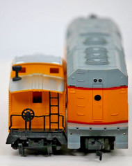 Life-Like HO Union Pacific Diesel Locomotive #3901 + Caboose #UP 49940 Tested