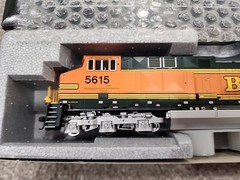 KATO 37-6442 GE AC4400CW BNSF 5615 DC/DCC Tsunami Sound