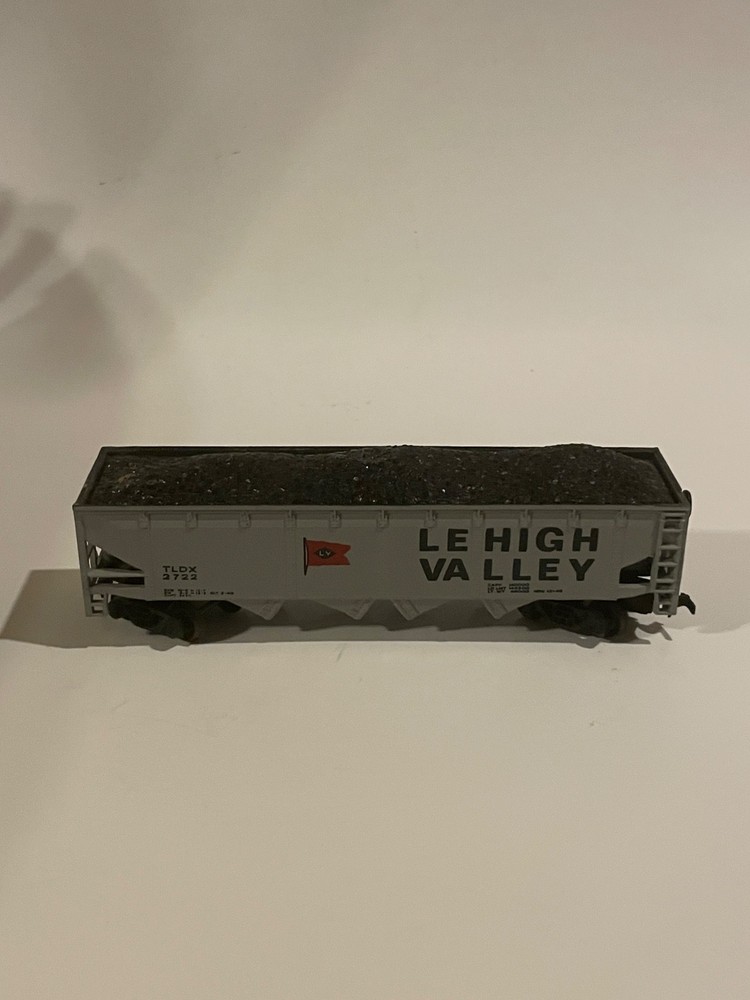 1975 HO Gauge Le High Valley Gray Coal 42 ft Quad Hopper Car No 2722 by Bachmann