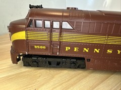 AHM TEMPO HO SCALE PENNSYLVANIA DIESEL ENGINE RUNNING F/R WITH HEADLIGHT
