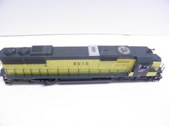 ATHEARN SD-60 CHICAGO & NORTHWESTERN #8010 – HO SCALE CHECKED & RUNS DCC PLUG