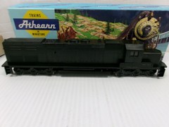 ATHEARN # 4500 ~ UNDECORATED SD40T-2 LONG NOSE POWERED LOCOMOTIVE ~ HO SCALE