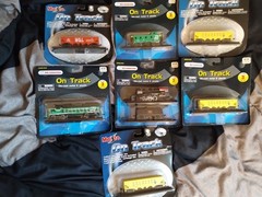 Maisto On Track Die-Cast Train with Track Burlington Northern Engine Lot Of 7