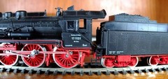 Roco 04115A HO gauge DR BR 17 in black & red livery