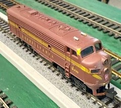 N scale Bachmann Pennsylvania F9A diesel powered loco circa 1972 broken horn