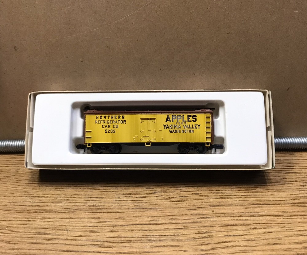 Arnold Rapido 0483-M N Gauge Northern Refrigerator Car Co. 9203