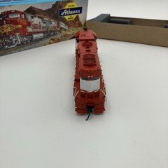 Athearn Frisco Locomotive HO GP38-2 Powered #671