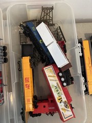 Model Trains Various Pieces From An Estate