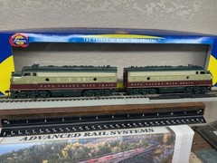 NAPA VALLEY WINE TRAIN F7 – A/A Locos – DC/DCC Ready – HO Scale NEW SEALED