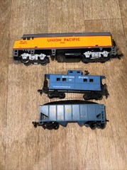Life-Like HO F-40 Locomotive Union Pacific Road # 3901 Southern Caboose Hopper