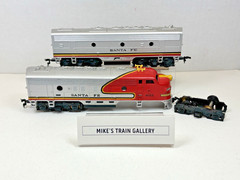 TYCO/Mantua #T224H Santa Fe Warbonnet F9A / F7 B-Unit and Parts Powered A-Unit