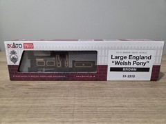 Kato/Peco OO9 Large England ‘Welsh Pony’ Ffestiniog Railway Brown