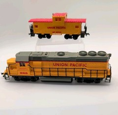 Bachmann Union Pacific Locomotive Train Engine 866 and Caboose HO Scale Model RR